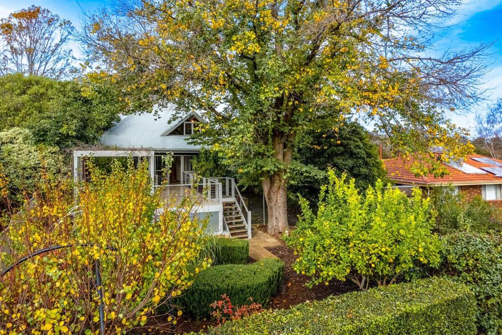 マーガレットリバーにあるTerrace Haus Margaret Riverの庭木家