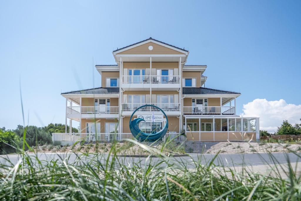aominium building on the beach with grass in the foreground at Golf 'n Wave Aktivresort Fehmarn in Fehmarn