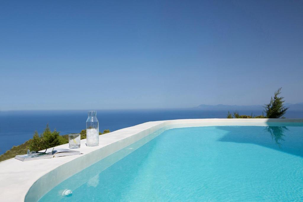 a swimming pool with a view of the ocean at Boo Premium Living Villen Auf Lefkada in Tsoukaladhes