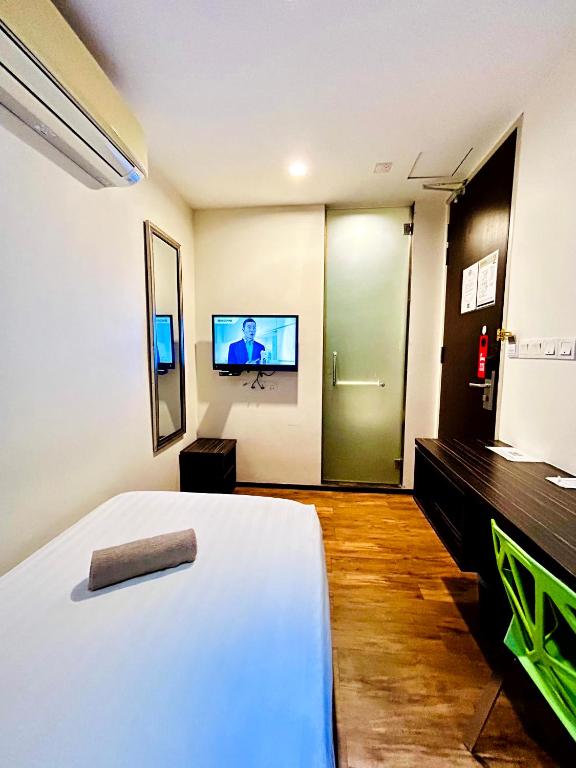 Kino Hotel - Single Room With Bathroom