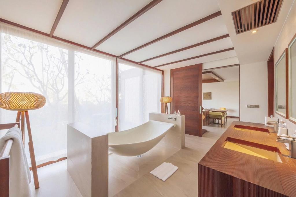 Suite Nhìn Ra Biển - Bao Trọn Gói Spa