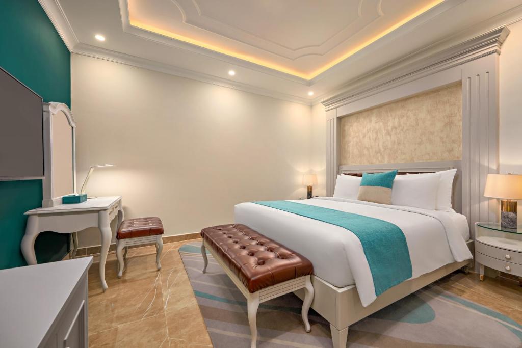 Classic Superior Family Room with One Double Bed and Two Single Beds