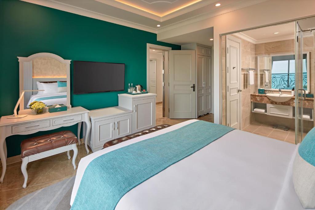 Privilege Luxe Family Room with One Double Bed and Two Single Beds