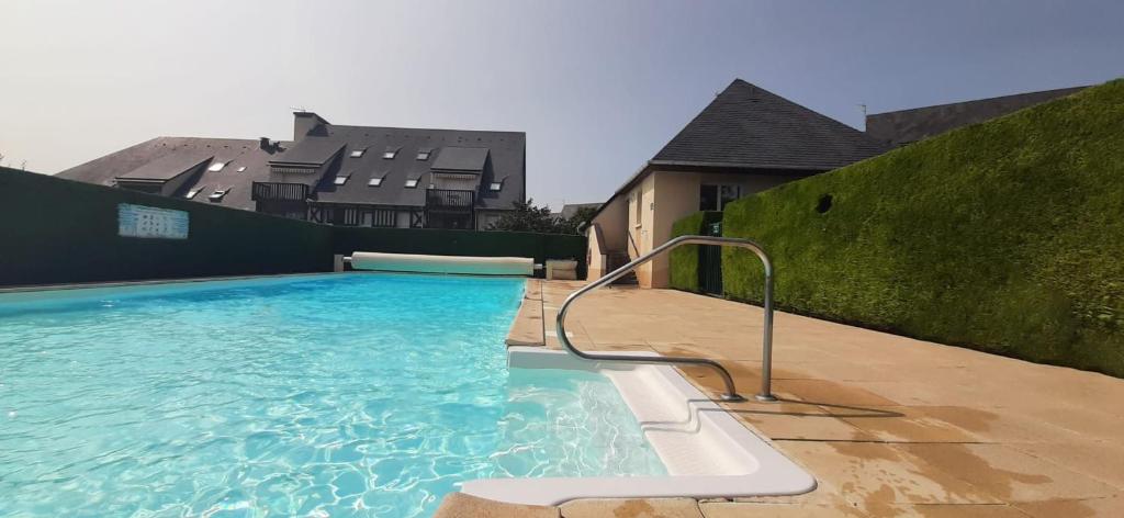 Πισίνα στο ή κοντά στο Family T2 with pool and garden in Touques