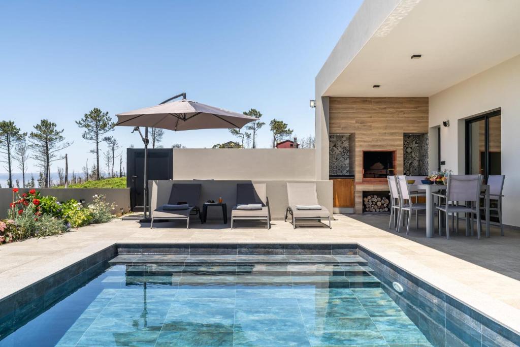 ein Bild eines Swimmingpools in einem Haus mit Terrasse in der Unterkunft Vila da Ponta do Pargo by An Island Apart in Ponta do Pargo