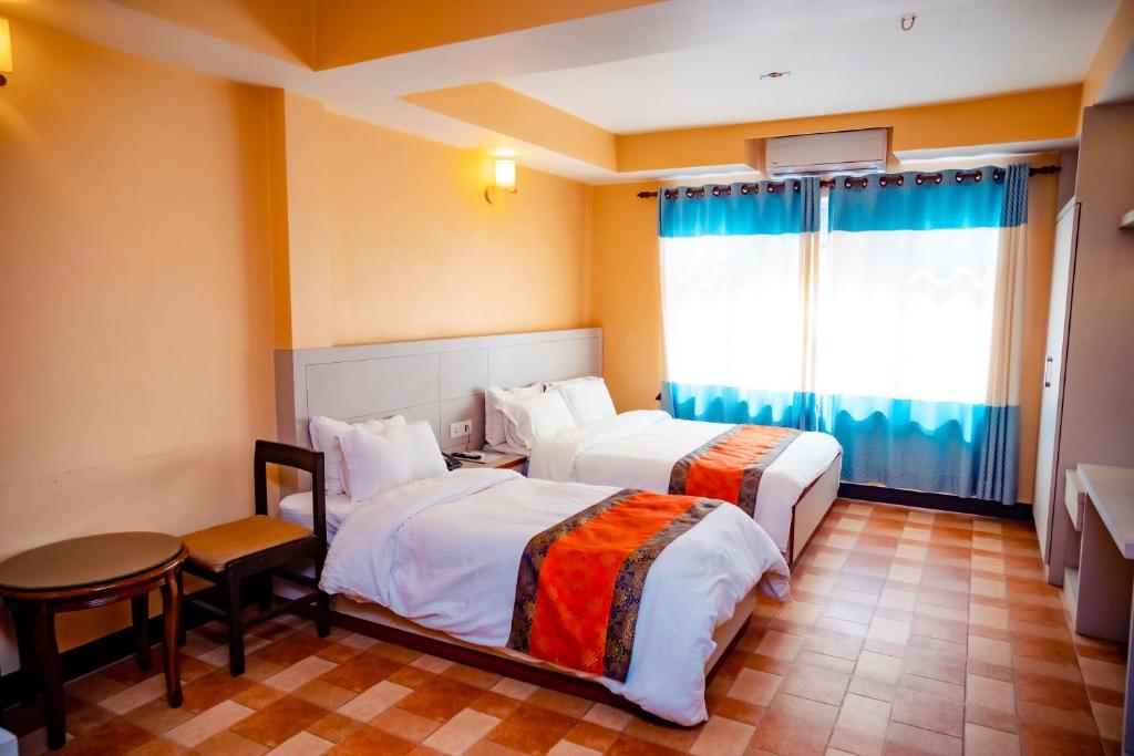 Postel nebo postele na pokoji v ubytování Tashi Pal hotel