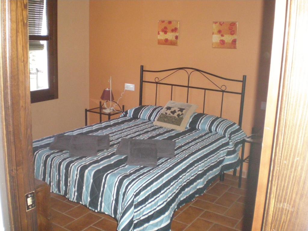 Łóżko lub łóżka w pokoju w obiekcie Apartamentos Rurales El Cañuelo de Carcabuey