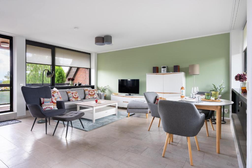 Televiisor ja/või meelelahutuskeskus majutusasutuses Ferienwohnung Weitblick am Meer