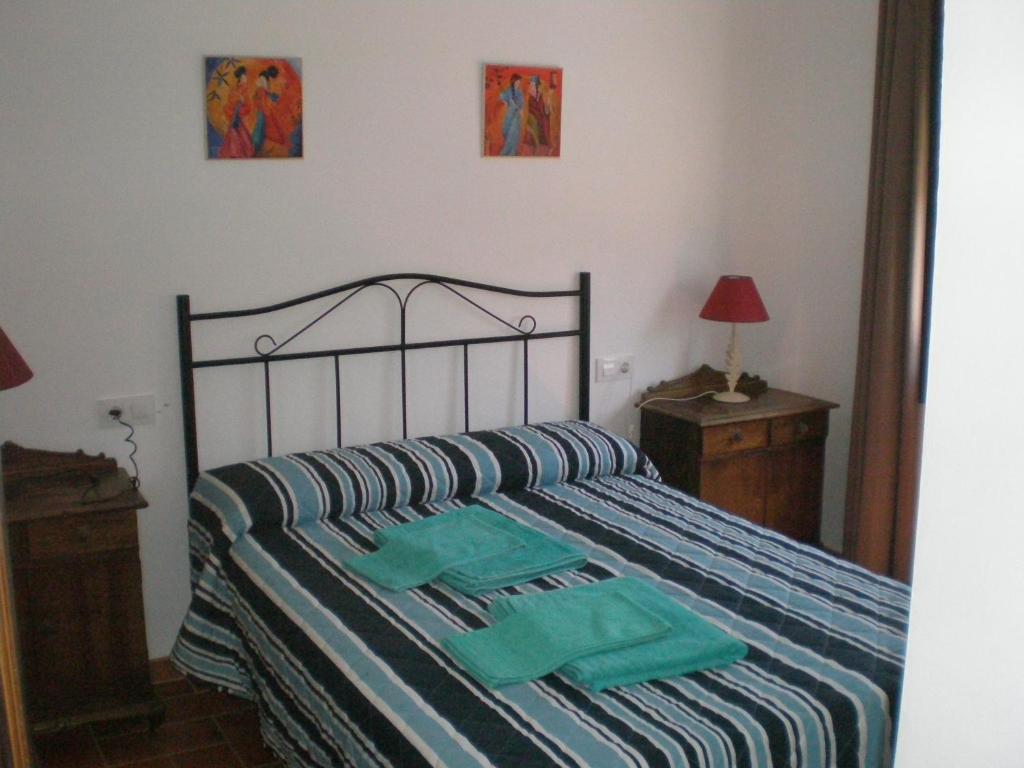 Łóżko lub łóżka w pokoju w obiekcie Apartamentos Rurales El Cañuelo de Carcabuey