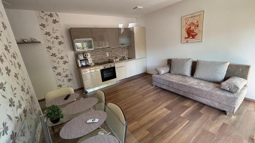 Η κουζίνα ή μικρή κουζίνα στο Patricia Apartman Zamárdi