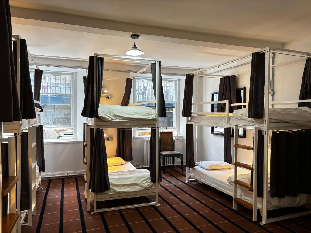 
Bed in 8-Bed Mixed Dorm Ensuite
