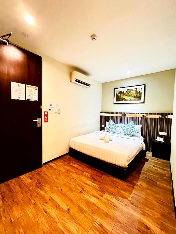 Kino Hotel - Superior Queen Room
