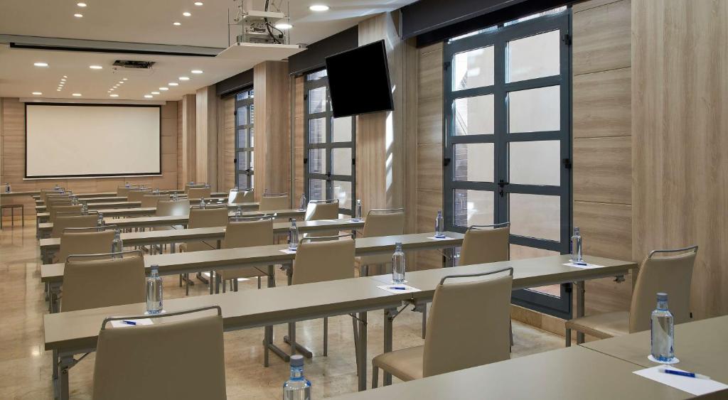 NH Valencia Las Artes - Resim 37