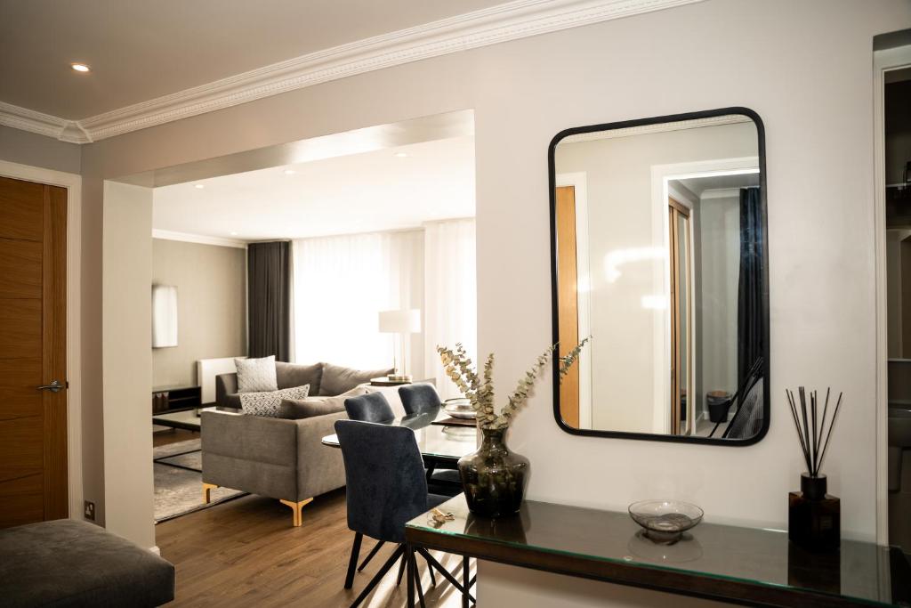 Et opholdsområde på 28 Guthrie Court - Luxury Apartment