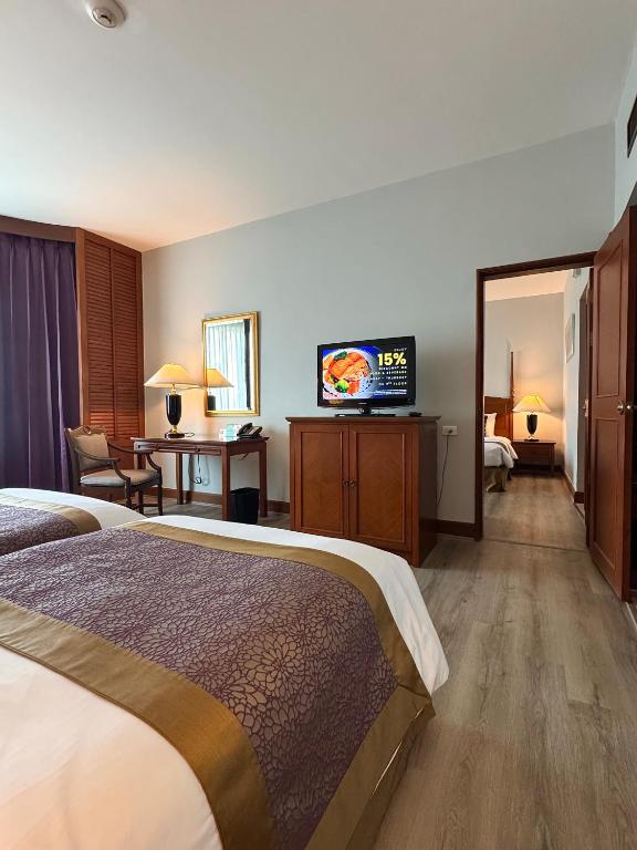 
Deluxe Family Connecting Room
