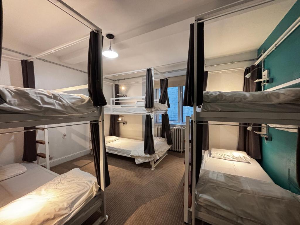 
Bed in 6-Bed Mixed Dorm Ensuite
