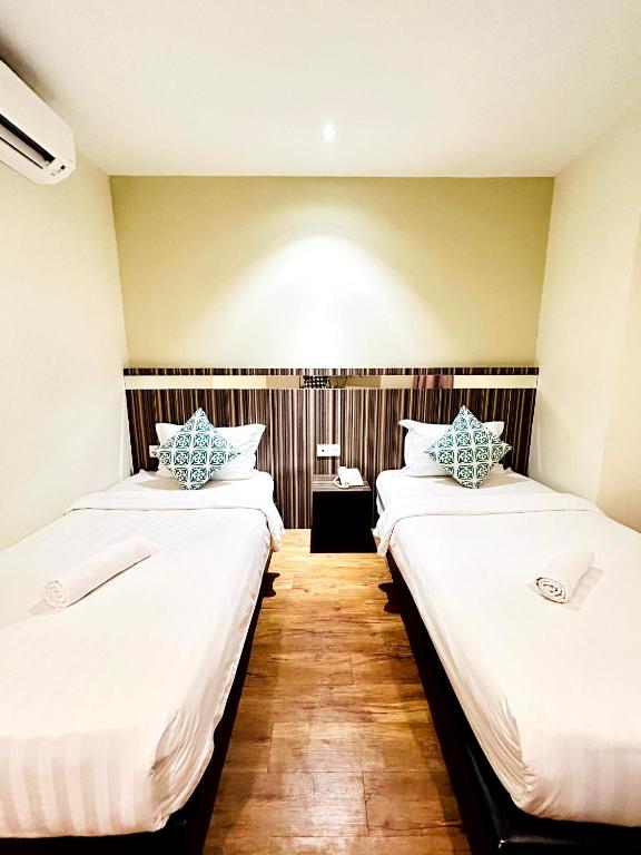 Kino Hotel - Deluxe Twin Room