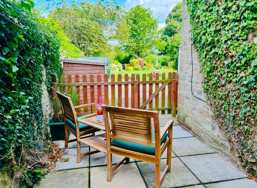 Κήπος έξω από το Rose Bank Cottage