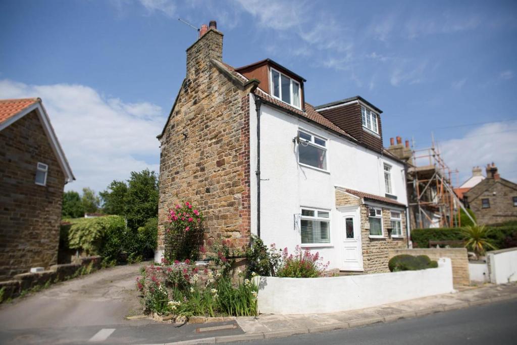 Hoone, kus puhkemaja asub