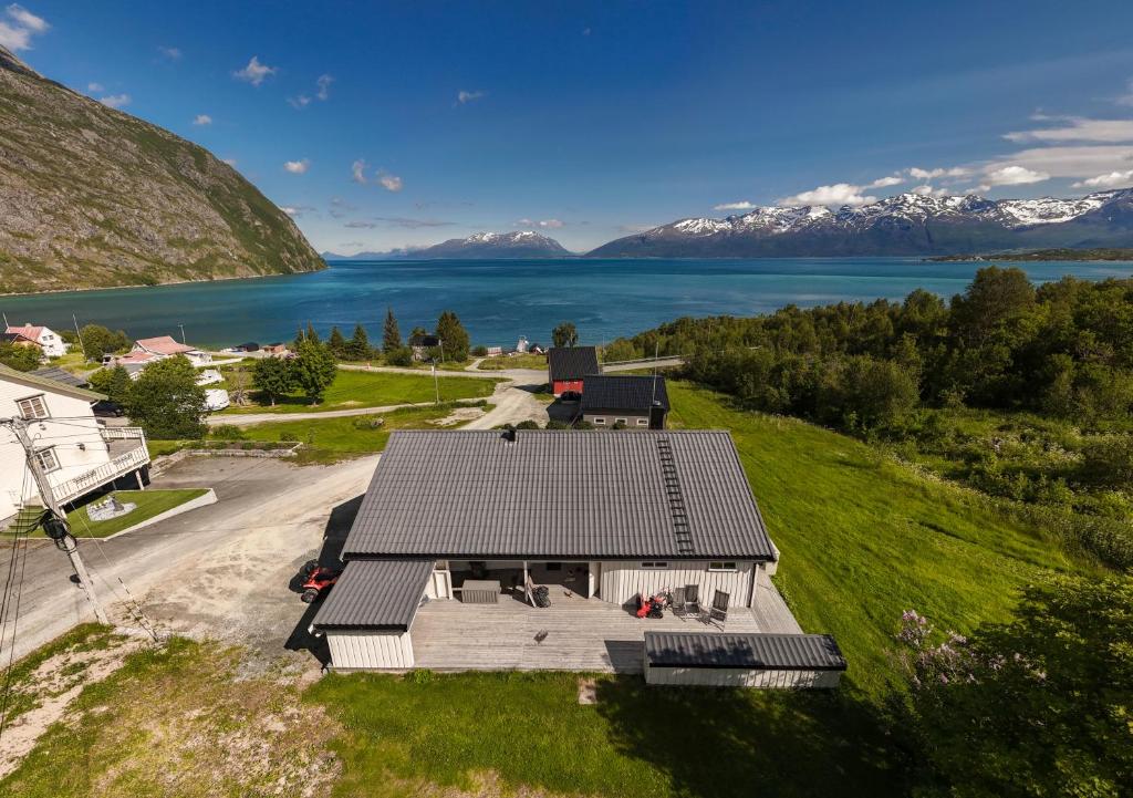 an aerial view of a house with a lake and mountains at Lyngen Aurora House in Koppangen