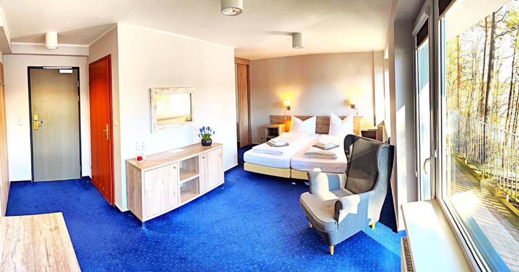 a bedroom with a bed and a chair in a room at Long Vita in Przewóz