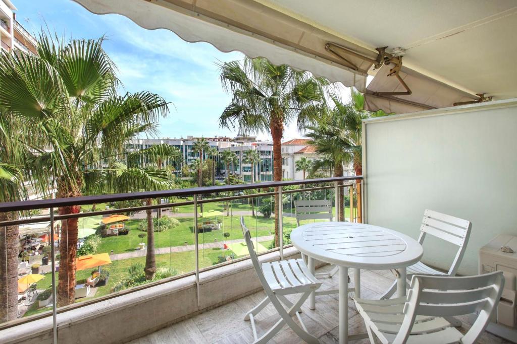 REF 1233 - Cannes Croisette - Apartment for rent