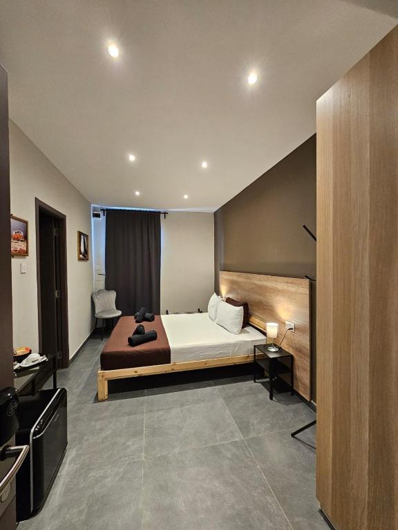 a bedroom with a large bed in a room at Mingles Suites in Il-Gżira