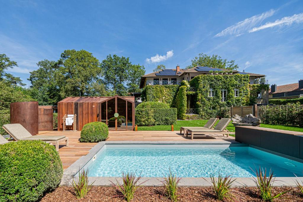 Bazén v ubytování Gîte de luxe Le BALMORAL 30A nebo v jeho okolí