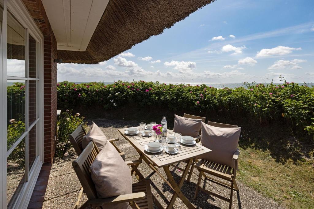 Aed väljaspool majutusasutust Haus Ingeborg