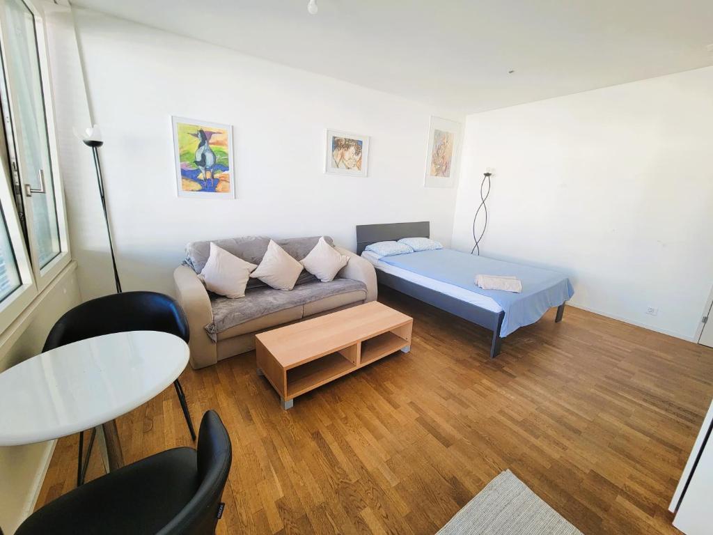 Stylish Zurich Apartment with Balcony Self Check-In A Hoh - Resim 6