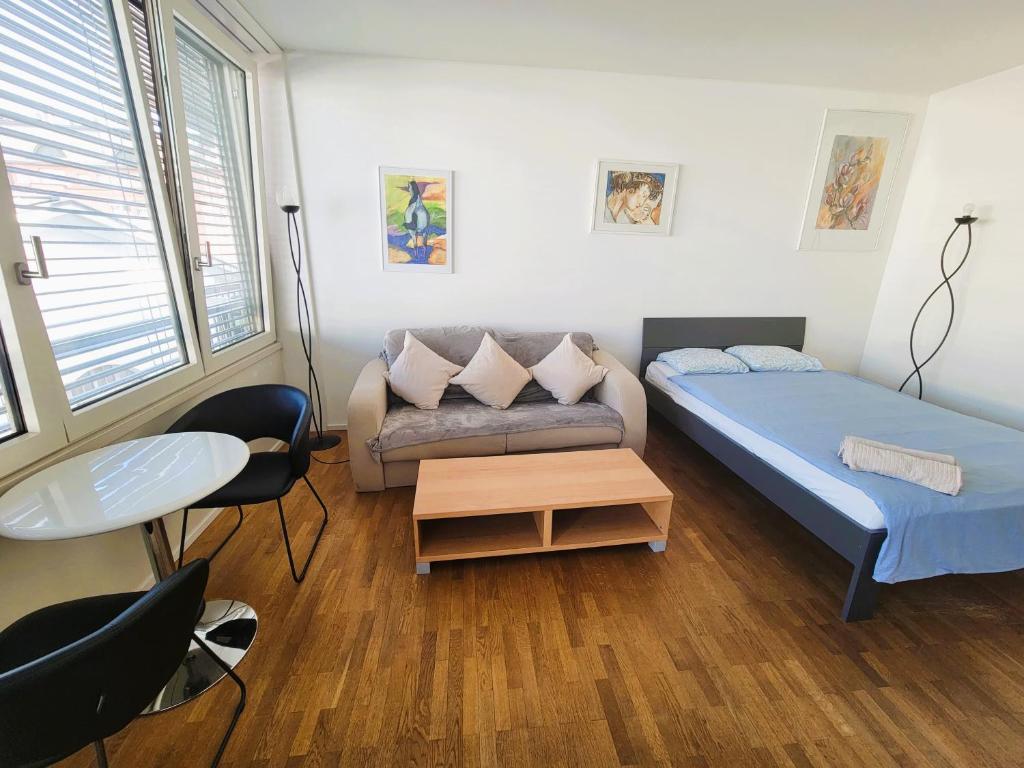 Stylish Zurich Apartment with Balcony Self Check-In A Hoh - Resim 2