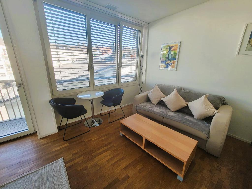 Stylish Zurich Apartment with Balcony Self Check-In A Hoh - Resim 13