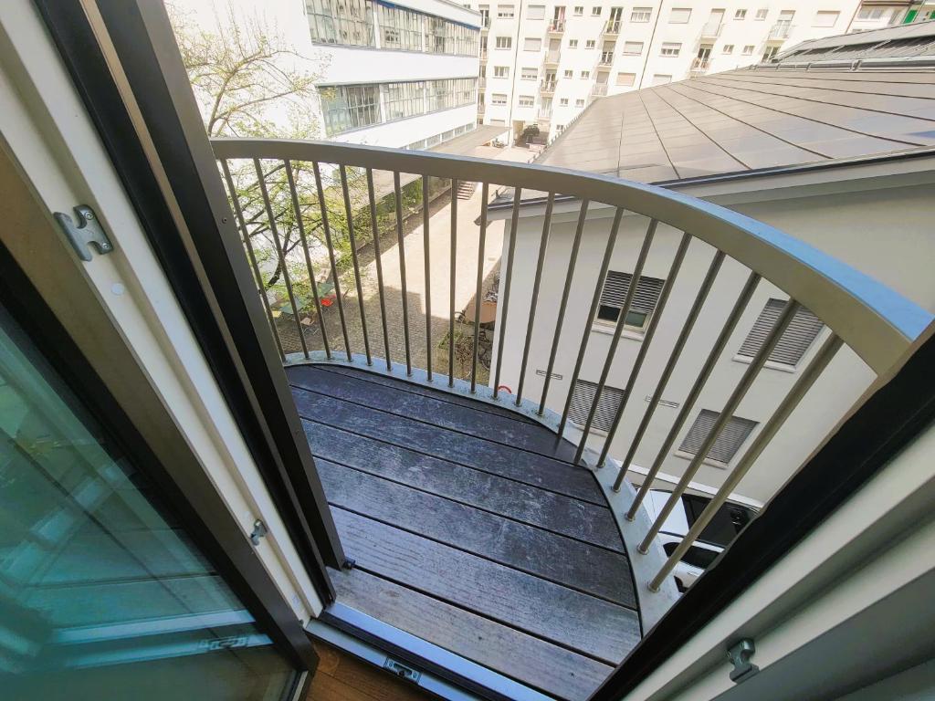 Stylish Zurich Apartment with Balcony Self Check-In A Hoh - Resim 5