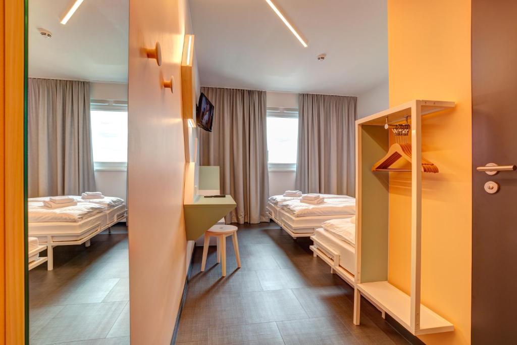 MEININGER Hotel Heidelberg Hauptbahnhof - Triple Room