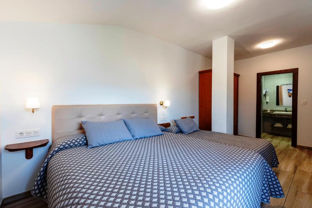 Hostal y Apartamento Rural Los Naranjos - Habitación Doble O Twin - Con Cama Supletoria