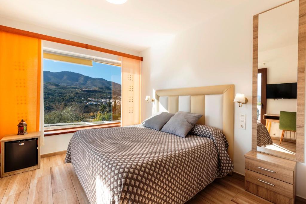 Hostal y Apartamento Rural Los Naranjos - Habitación Superior Con Cama Grande