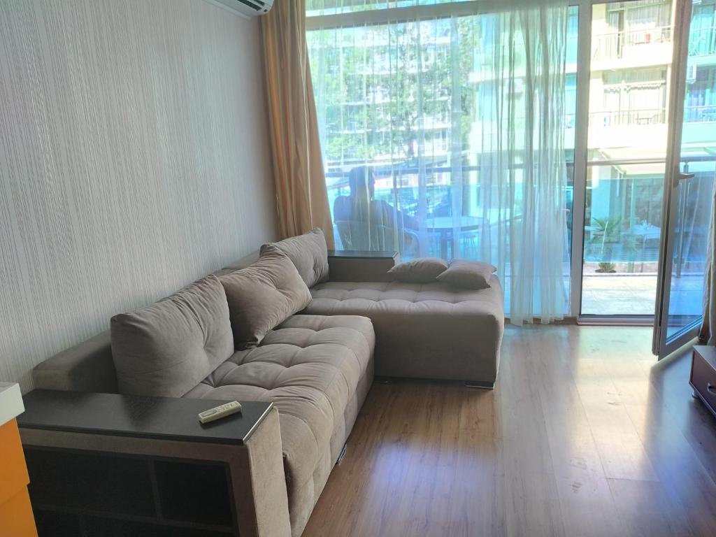 2 Room Apartment Gallery with Poolview