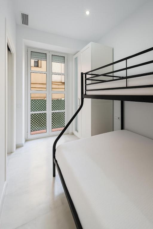 Private House Cathedral Terrace - 12