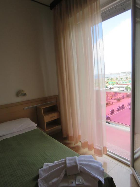 A bed or beds in a room at Hotel Cliff