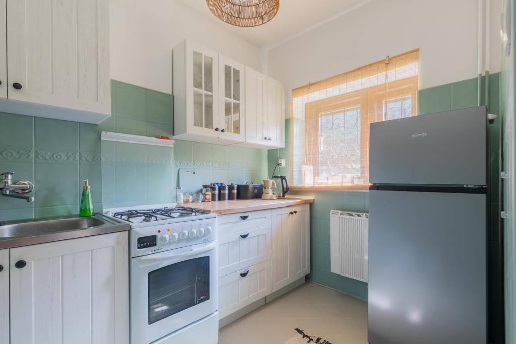 Kuchyň nebo kuchyňský kout v ubytování Ostoja przy potoku- z tarasem oraz parkingiem- BestRooms