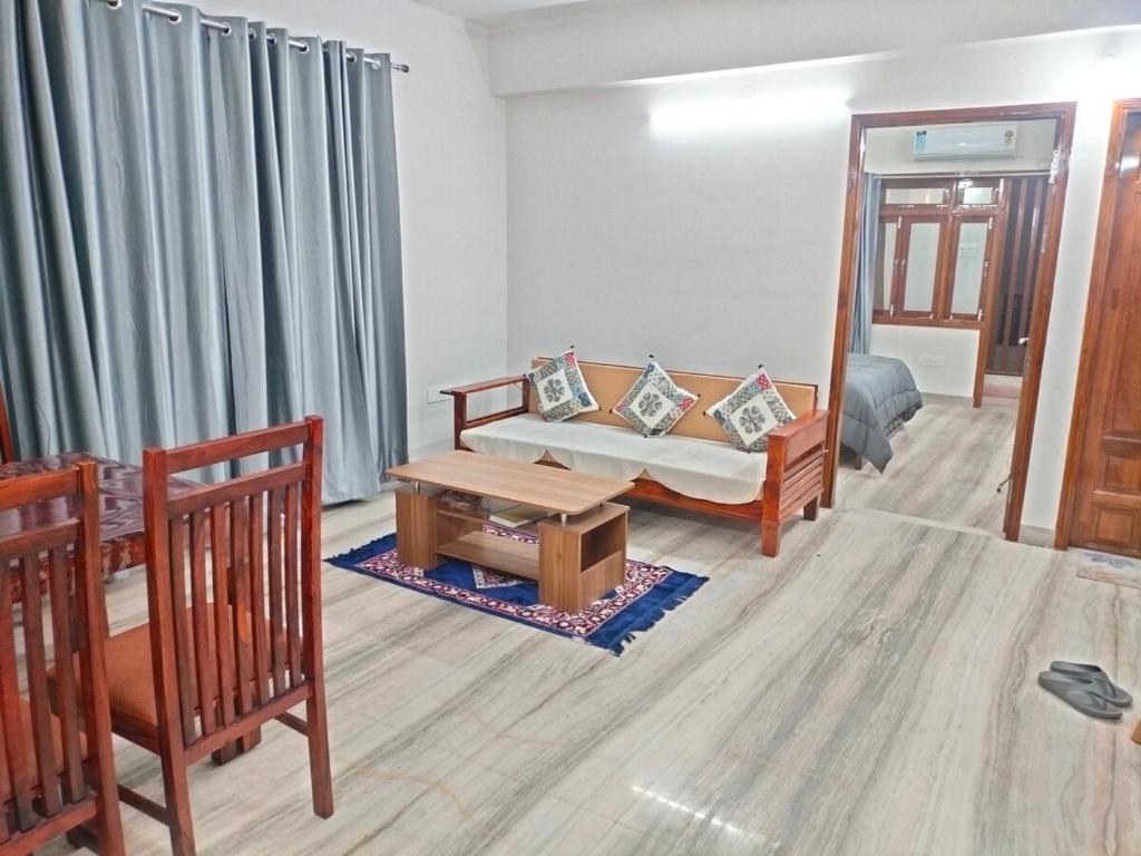 Χώρος καθιστικού στο Nirmal Heights 102 Entire 2BHK flat