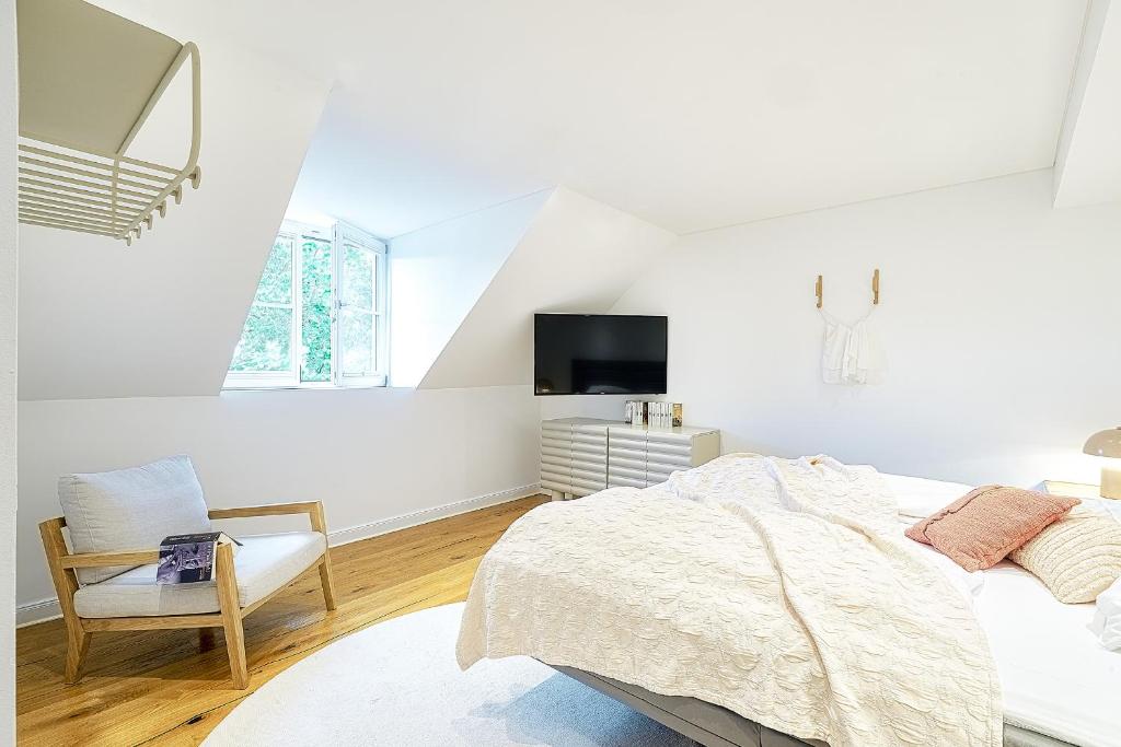 
Superior Serviced Apartment with 3 Rooms and big Double Bed
