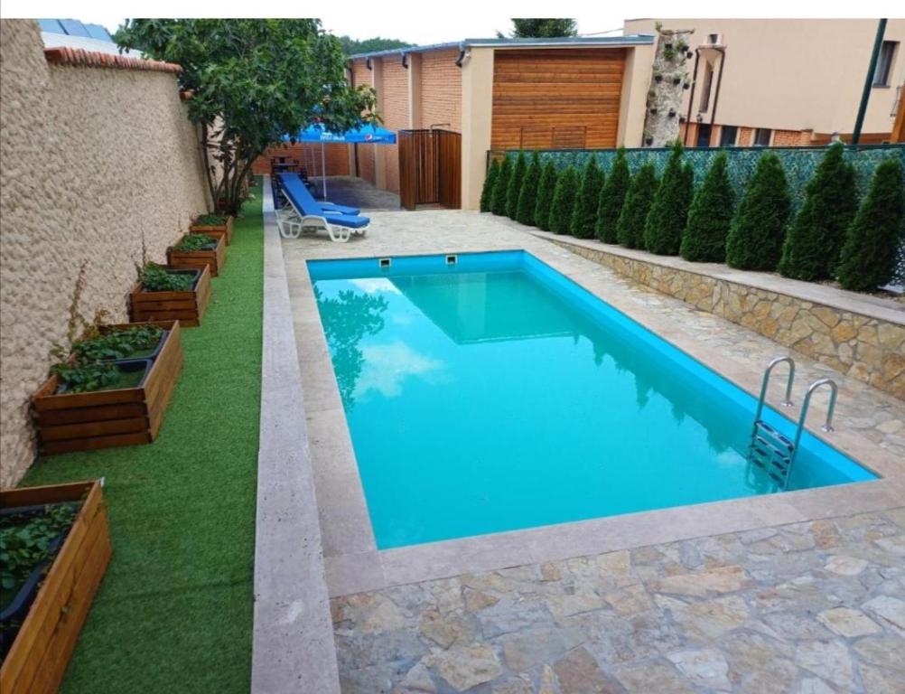 Bazén v ubytování Planinske Kuće Grocka nebo v jeho okolí