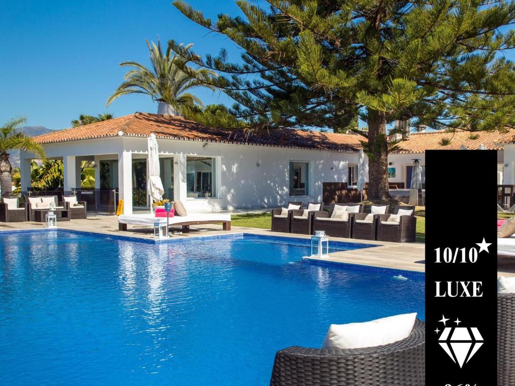 Piscina de la sau aproape de Villa de lujo en Marbella para eventos con servicios exclusivos - ES-175-2
