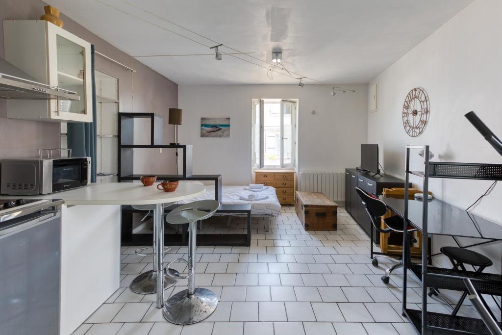 a kitchen with a counter and a table in a room at studio in Bourcefranc