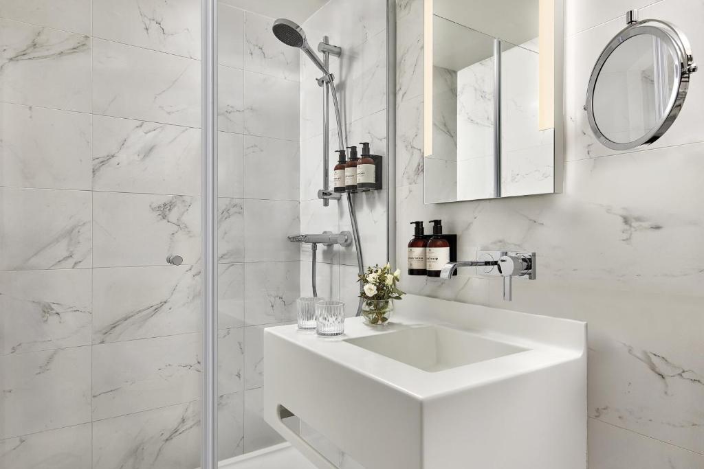 NH Collection Paris Ponthieu Champs-Élysées - Resim 9