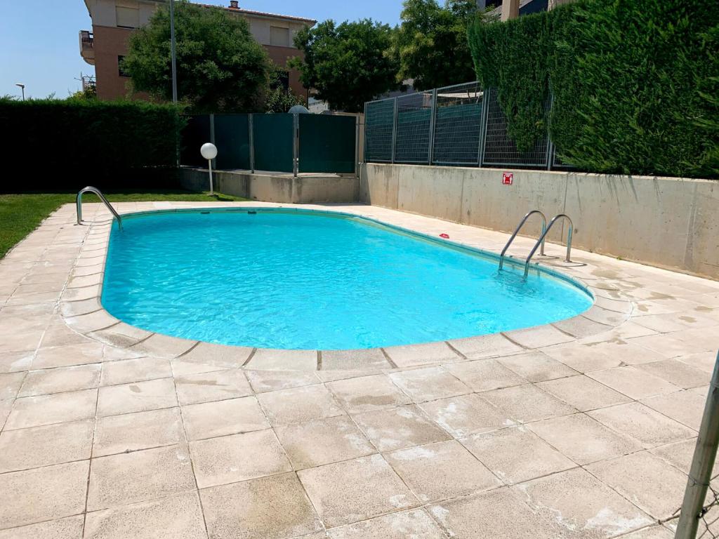 a small pool with blue water in a yard at Vistas Río Tormes Huerta Otea Piscina abierta hasta el 15 de septiembre in Salamanca