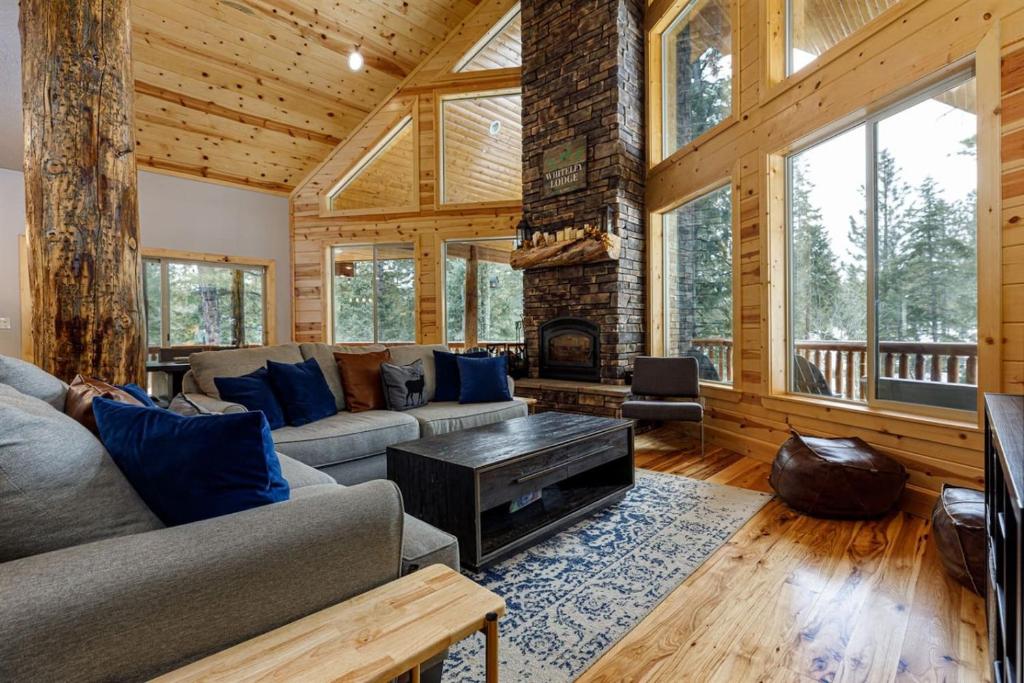 a living room with a couch and a fireplace at Aspen Glow Brand New Hot Tub in Duck Creek Village