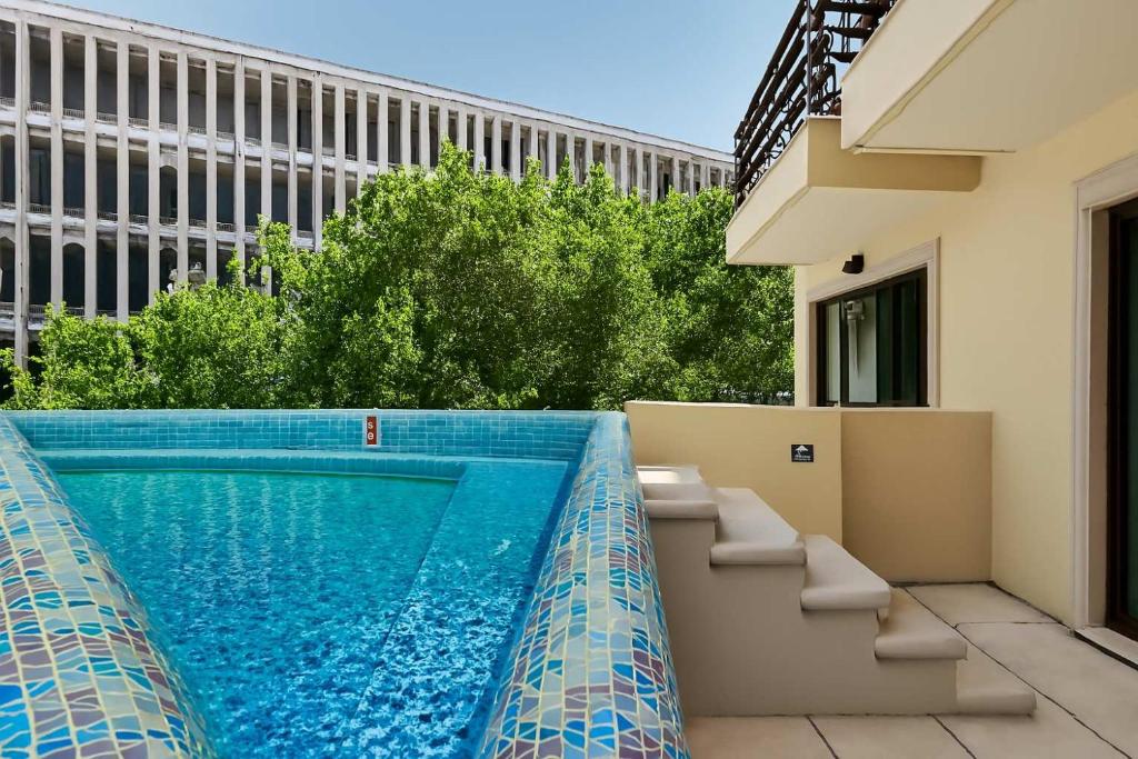 Top Beachfront Complex Private Patio with Pool 내부 또는 인근 수영장