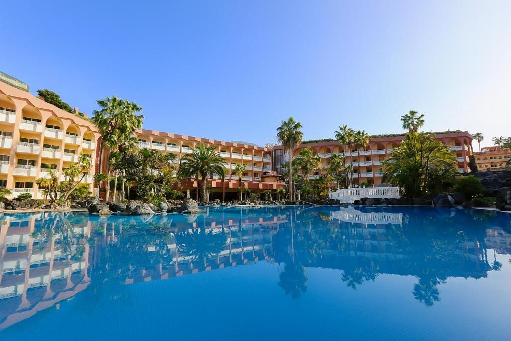a large swimming pool in front of a hotel at Hotel Puerto Palace in Puerto de la Cruz